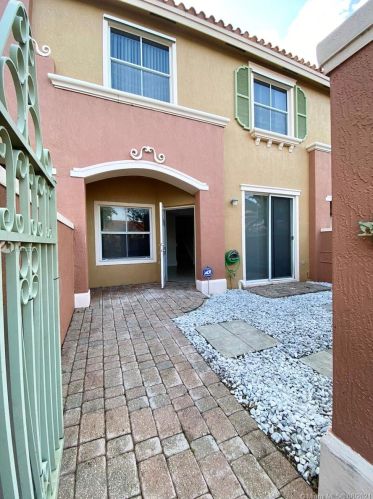 777 107th Ave, Hollywood, FL 33025-6921