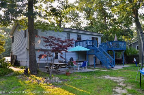 24 Walter Dr, Jackson Twp NJ  08527-3418 exterior