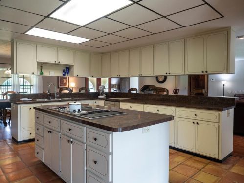 6737 180th Avenue Rd, Ocklawaha FL  32179-7002 exterior