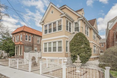 1435 Pelham Pkwy, Bronx, NY 10469-5824