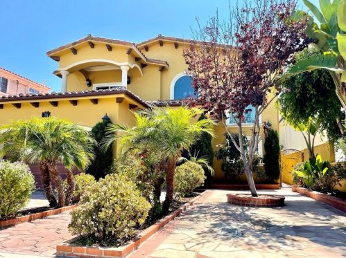 2504 Clark Ln, Redondo Beach, CA 90278-4524