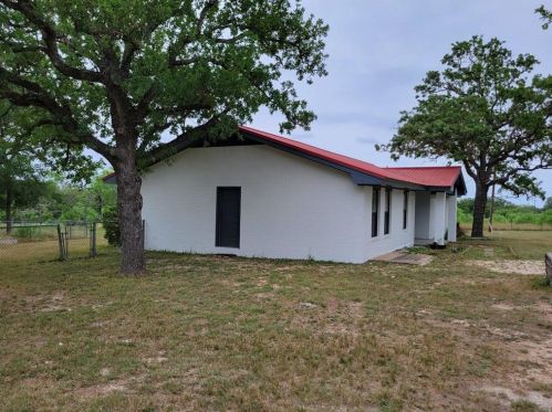 998 Fm 812, Red Rock, TX 78662-2588