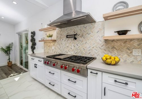 22733 De Kalb Dr, Calabasas CA  91302-4805 exterior