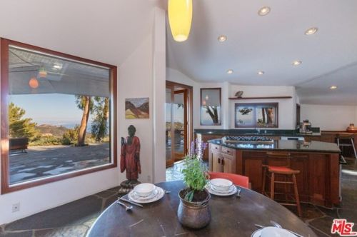 2440 Minard Rd, Topanga CA  90290-3402 exterior