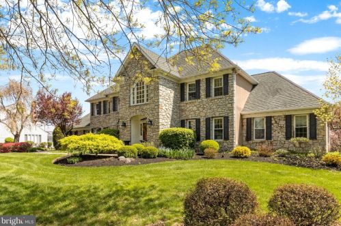 136 Anselm Dr, Southampton, PA 18954-2031