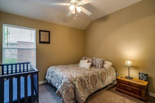 1517 Shadywood Ln, Lewisville TX  75028-4294 exterior