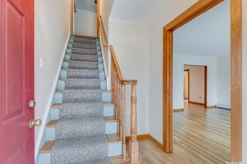 71 Ellen St, Bethpage NY  11714-2924 exterior