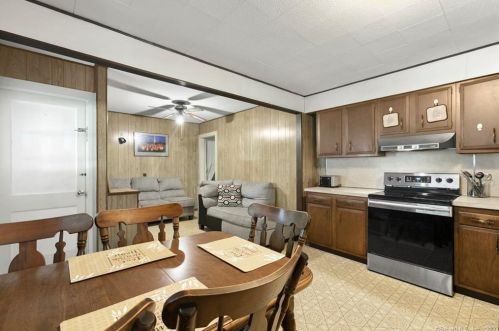 7 Hamilton Ct, Norwich CT  06360-4811 exterior