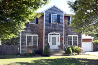 43 Carousel Dr, East Providence, RI 02915-3682