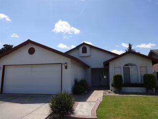1918 Poplar Ave, Delano CA  93215-4741 exterior
