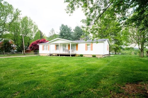 108 2nd Ave, West Brownsville, PA 15417-9576