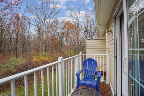 8 Dylan Dr, Sparta NJ  07871-2875 exterior