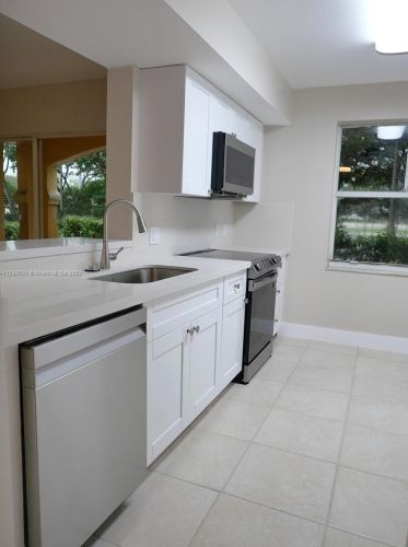 9615 1st Ct, Hollywood, FL 10103-6267