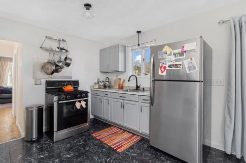 184 Grove Ave, Warwick RI  02889-5404 exterior