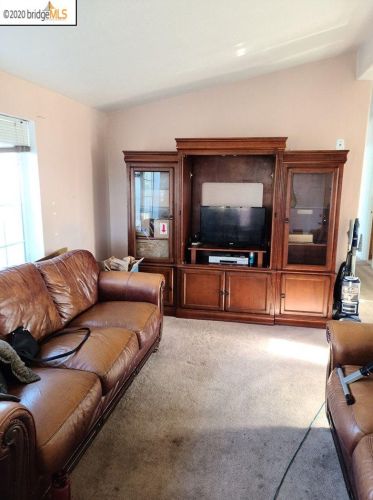614 Douglas Ave, Oakland, CA 94603-2912