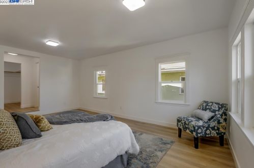 1802 88th Ave, Oakland CA  94621-1008 exterior