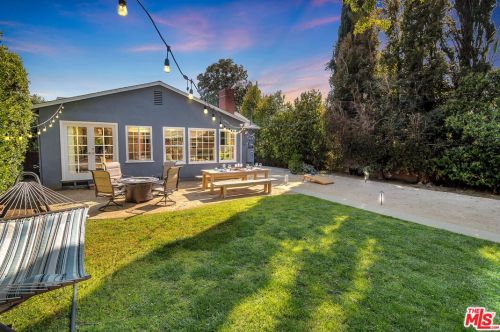 15027 Hartland St, Van Nuys CA  91405-3714 exterior