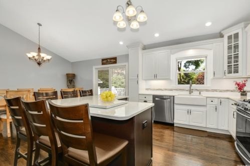 3 Lorijean Ln, Elwood NY  11731-4009 exterior