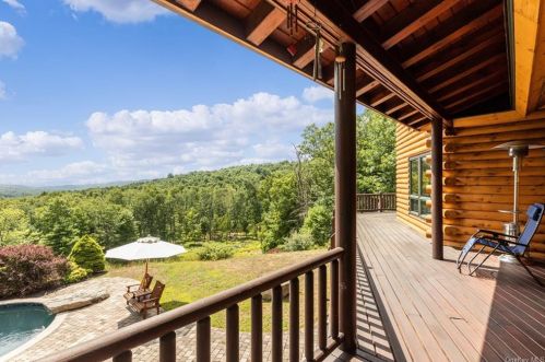 23 Sawmill Rd, Barryville, NY 12719-5630