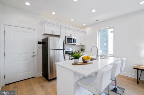2008 5th St, Philadelphia, PA 19148-2503