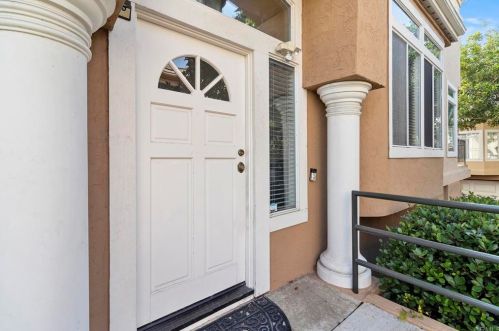 7260 Calabria Ct, San Diego, CA 92122-5556
