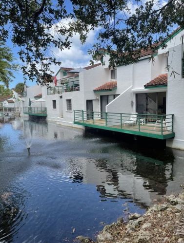 2286 Anchorage Ln, Naples, FL 34104-1204