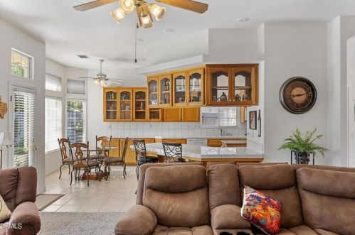 408 Calle Manzana, Bakersfield CA 93314-4247 exterior