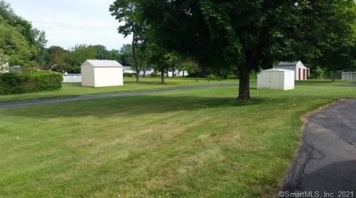 55 Pine River Rd, North Haven CT  06473-3312 exterior