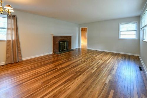 29 Brook Ln, Cheshire, CT 06410-1602