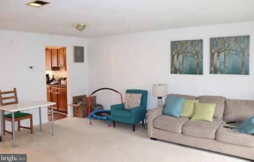 8020 Revenna Ln, Springfield VA  22153-2961 exterior