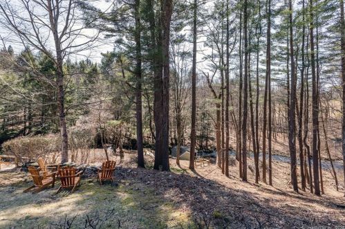 11 Squire Rd, Roxbury CT  06783-1716 exterior