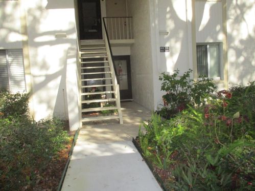 202 Palmetto Ct, Oldsmar, FL 34677-2147