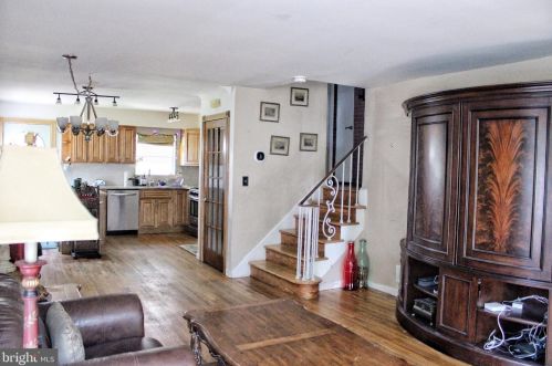 754 John St, Teaneck, NJ 07666-5331