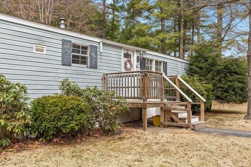 6 Saturn Ln, Nashua, NH 03062-1156