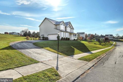82 Eastwood Dr, Hanover, PA 17331-8155