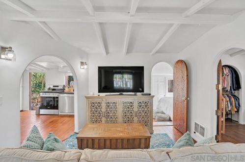 232 Rios Ave, Solana Beach CA  92075-1240 exterior