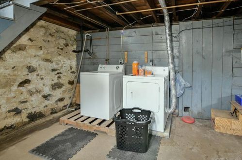 79 Seymour St, Waterbury CT  06708-3731 exterior