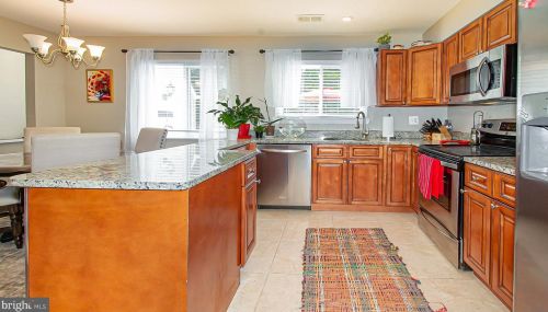 1564 Goldenrain Ct, Herndon VA  20190-4036 exterior