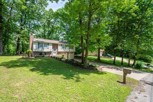 157 Valley View Rd, Eighty Four, PA 15330-2455