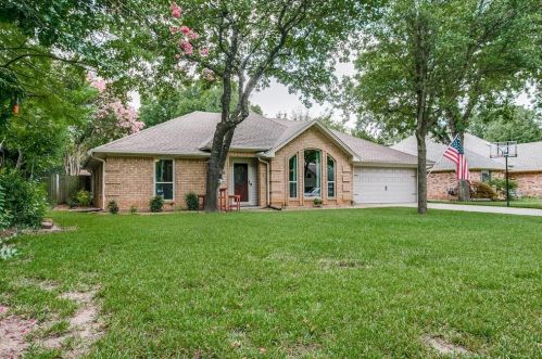 7508 Woodhaven Dr, Fort Worth, TX 76182-9214