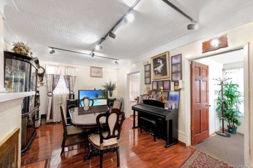 89-59 212th St, Jamaica, NY 11427-1014