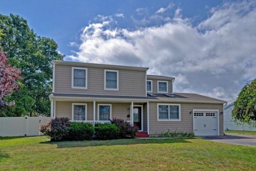 29 Cumberland Dr, Bricktown, NJ 08723-7538