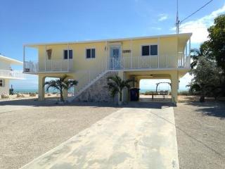 145 Columbus Dr, Plantation Key, FL 33036-3917