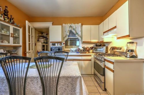 76 Savoy St, Bridgeport CT 06606-4122 exterior