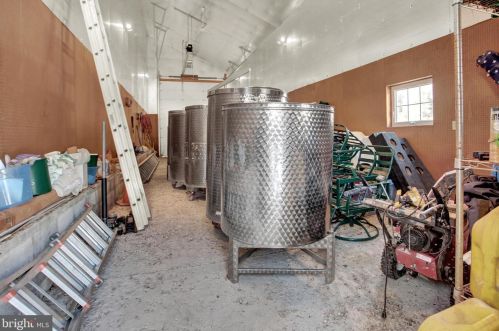 6411 Devonshire Hts Rd, Harrisburg PA 17111-4818 exterior