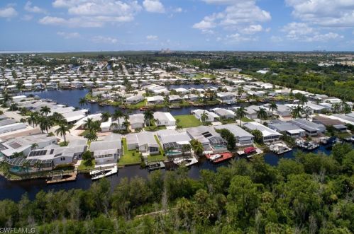 11581 Dogwood Ln, Fort Myers Beach FL  33931-7130 exterior