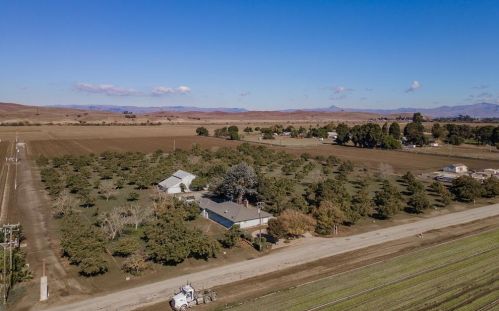 1130 Freitas Rd, San Juan Bautista, CA 95045-9524