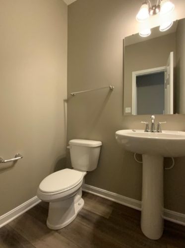 2404 Canterbury Dr, Imperial PA  15126-9179 exterior