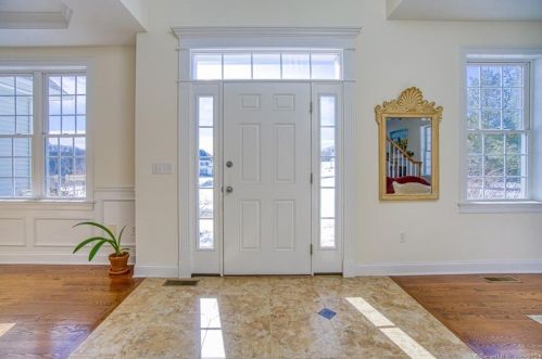 18 Pierpont Ct, North Haven, CT 06473-3472