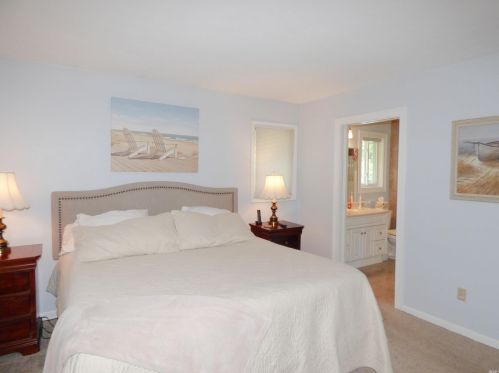 17911 Williamsburg Dr, Granger IN  46530-9252 exterior